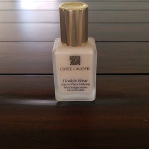 * SOLD * Estee Lauder Double Wear Foundation